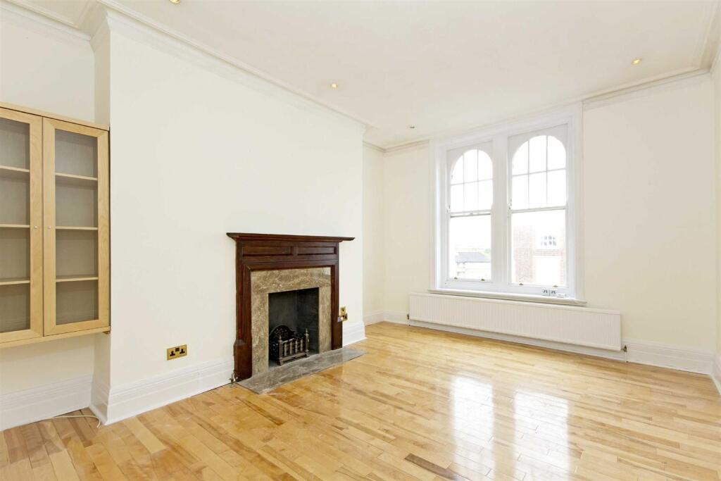 3 bed 1st Floor Flat for rent in Kensington. From Tates