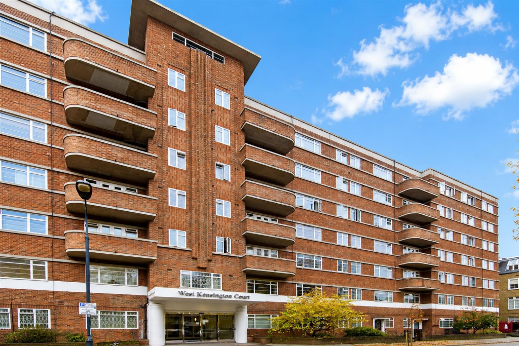 3 bed 1st Floor Flat for rent in Kensington. From Tates