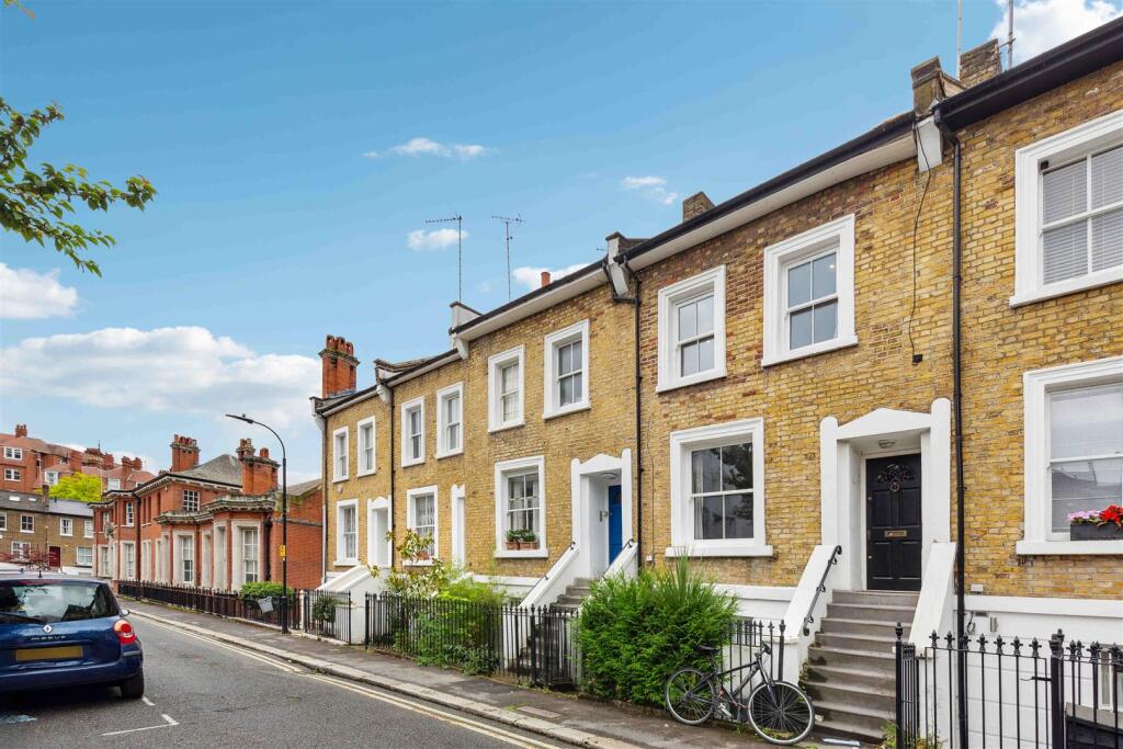 2 bed 1st Floor Flat for rent in London. From Tates