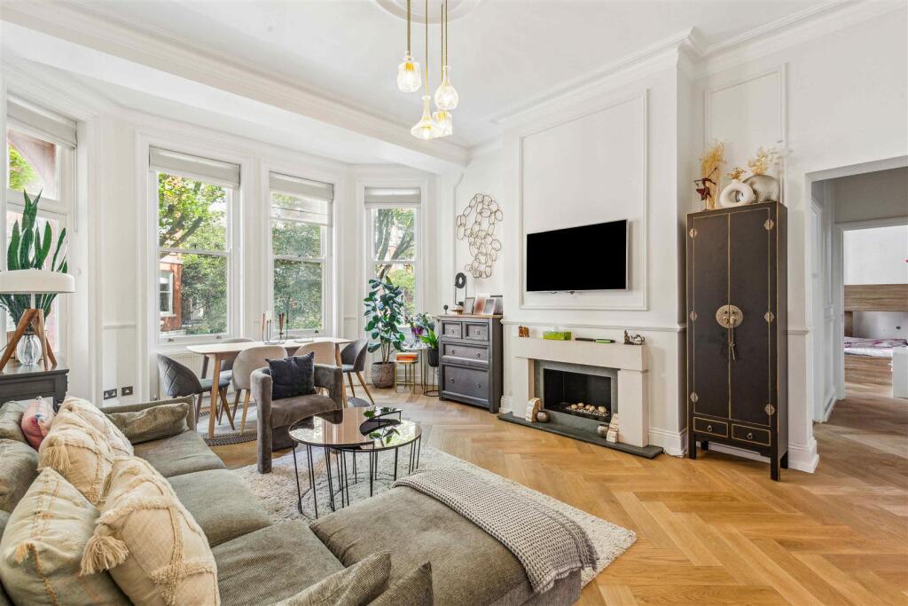 2 bed 1st Floor Flat for rent in Kensington. From Tates