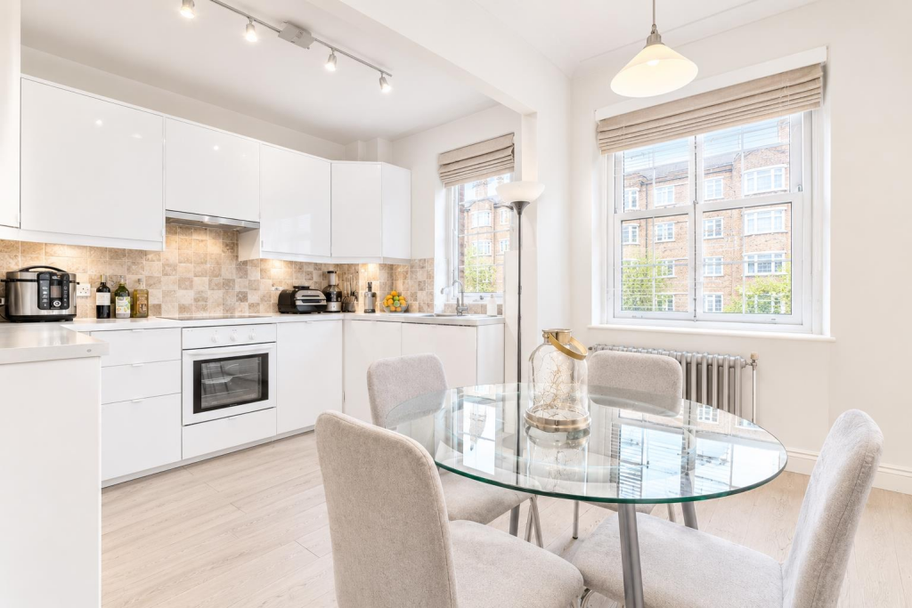 2 bed 1st Floor Flat for rent in Kensington. From Tates