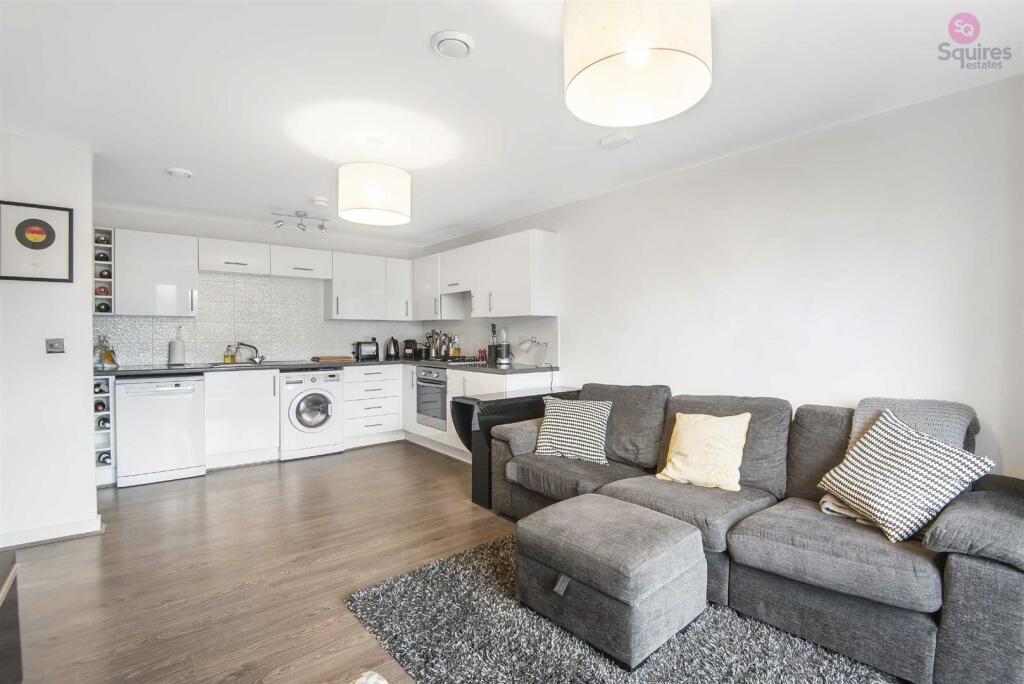 2 bed Flat for rent in Borehamwood. From Squires Estates