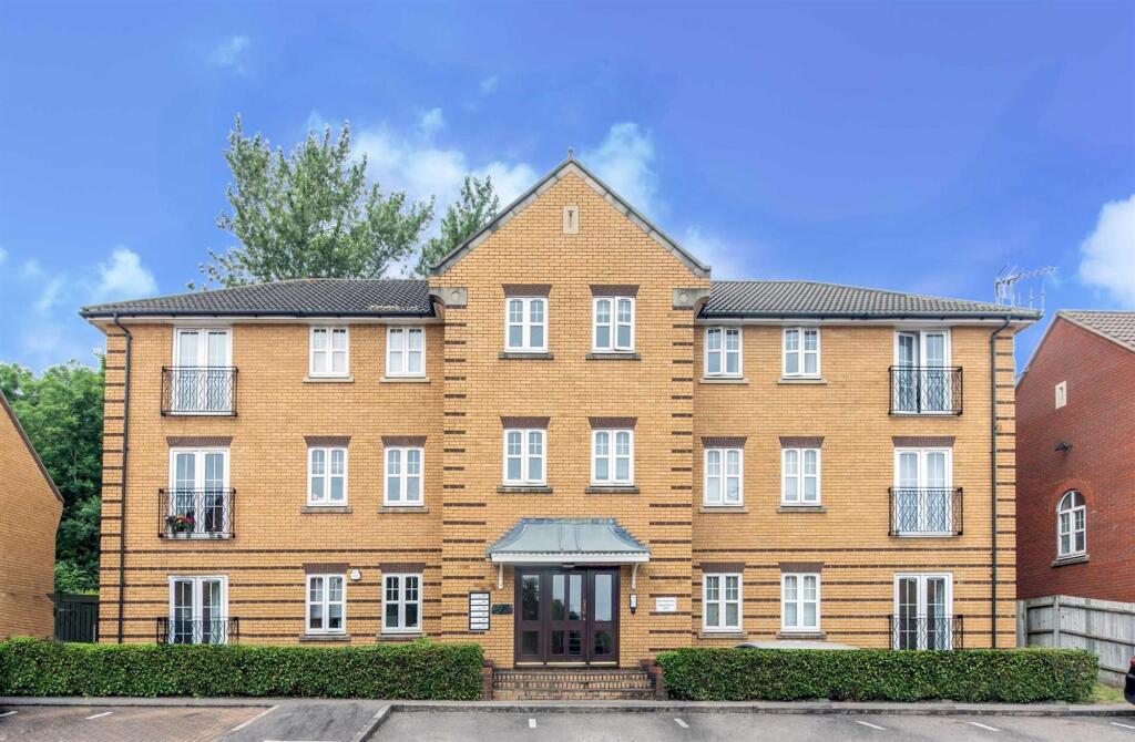 2 bed 1st Floor Flat for rent in London. From Squires Estates - Mill Hill