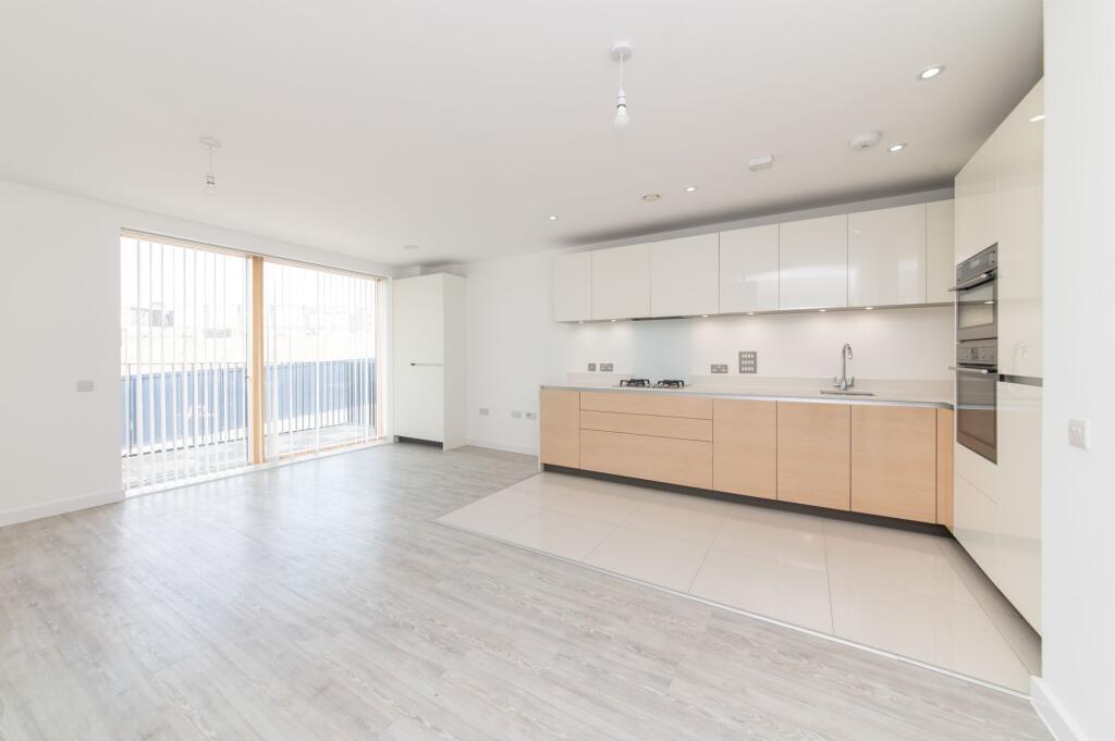 1 bed 1st Floor Flat for rent in Finchley. From Squires Estates - Mill Hill