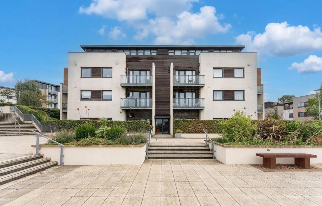 2 bed 1st Floor Flat for rent in Finchley. From Squires Estates - Mill Hill