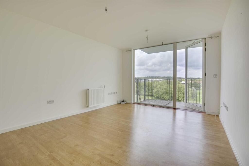 2 bed 1st Floor Flat for rent in Hendon. From Squires Estates - Mill Hill