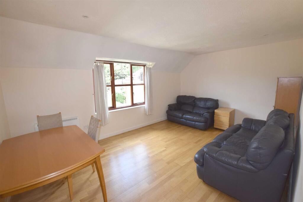 2 bed 1st Floor Flat for rent in Hendon. From Squires Estates - Mill Hill