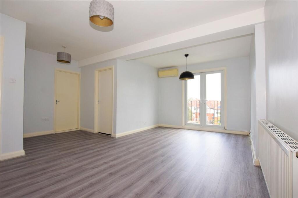 2 bed 1st Floor Flat for rent in Hendon. From Squires Estates - Mill Hill