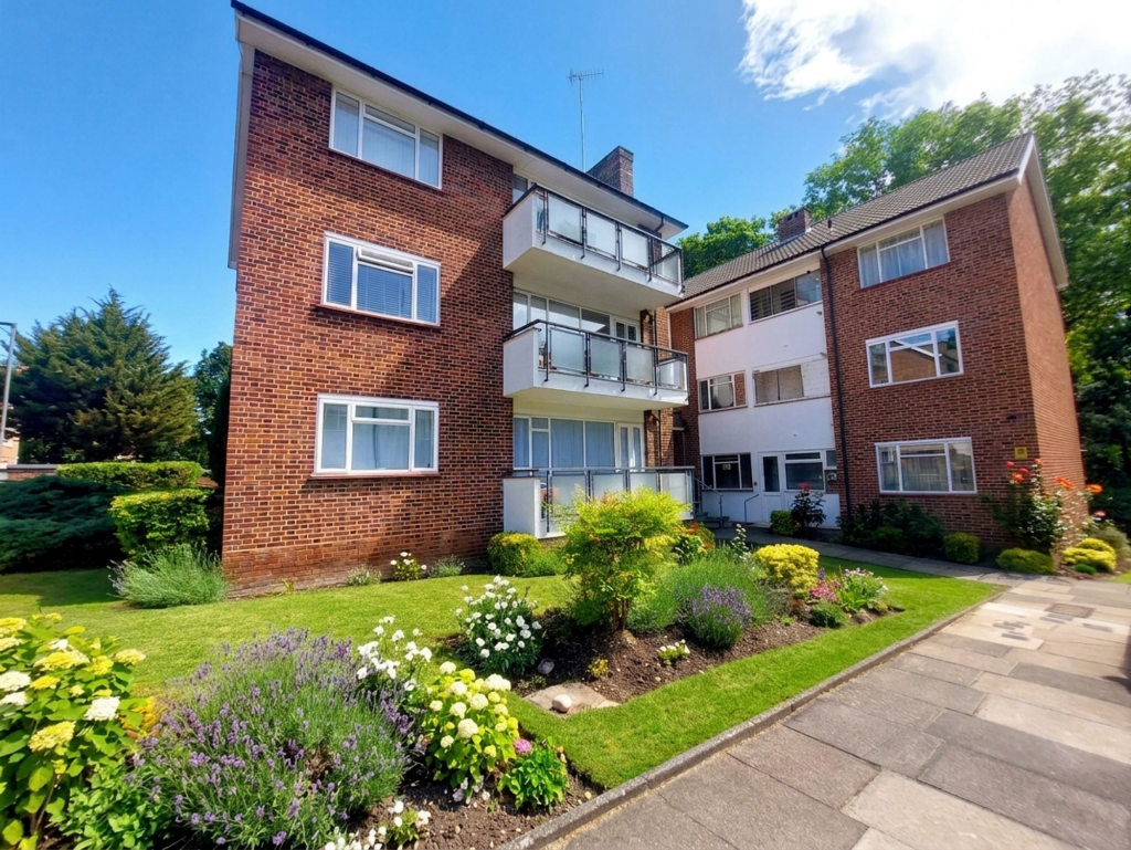 2 bed 1st Floor Flat for rent in London. From Squires Estates - Mill Hill
