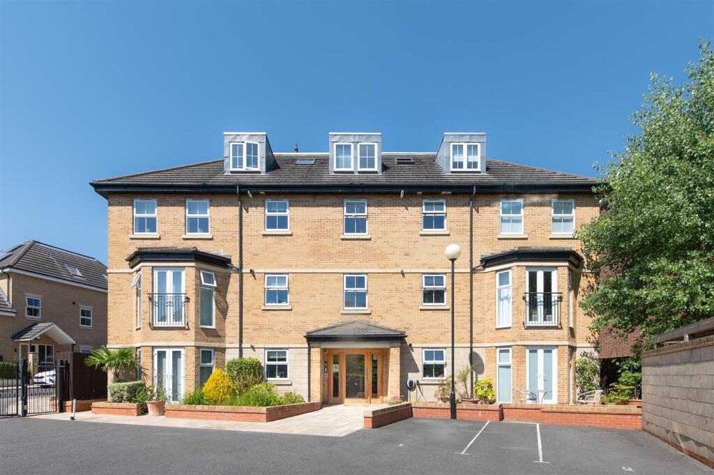 3 bed 1st Floor Flat for rent in Hendon. From Squires Estates - Mill Hill