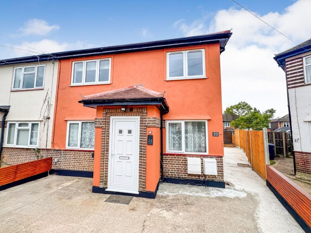 3 bed 1st Floor Flat for rent in Finchley. From Squires Estates - Mill Hill