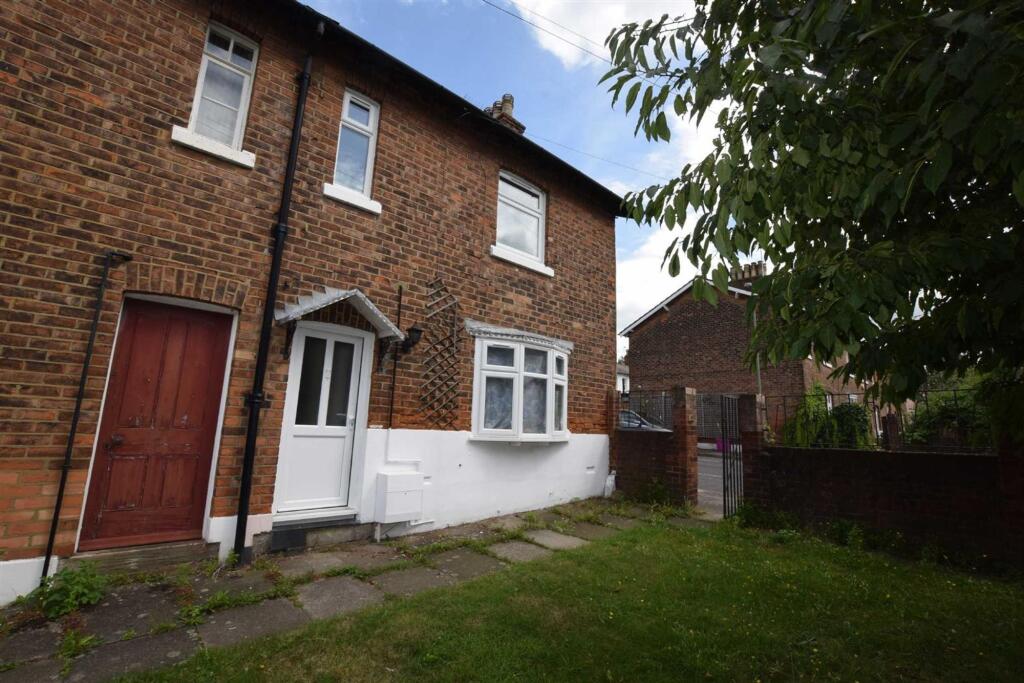 3 bed Mid Terraced House for rent in Willesden. From Squires Estates - Mill Hill