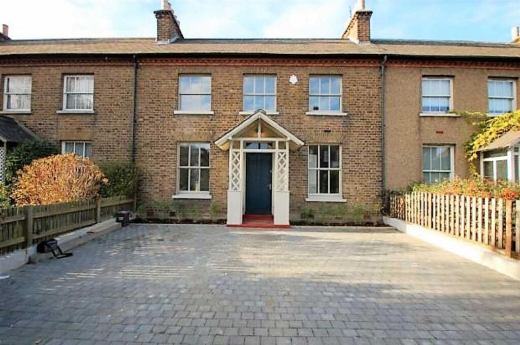 4 bed Mid Terraced House for rent in Hendon. From Squires Estates - Mill Hill
