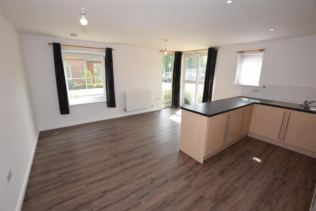 2 bed 1st Floor Flat for rent in Borehamwood. From Squires Estates - Mill Hill 2 bed 1st Floor Flat for rent in Borehamwood. From Squires Estates - Mill Hill