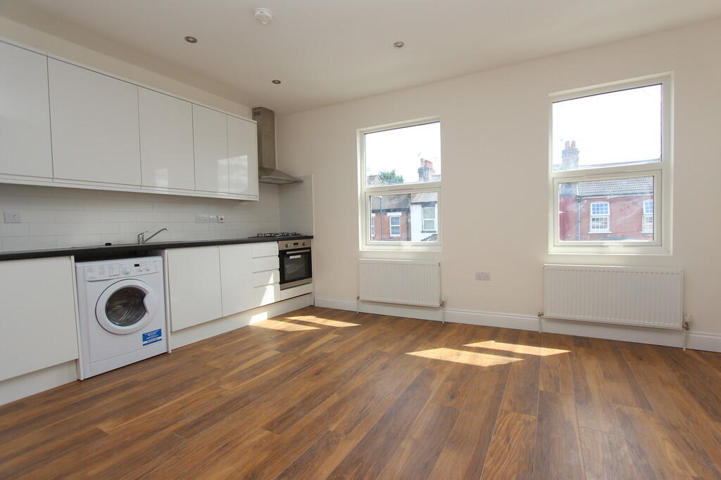 3 bed Apartment for rent in Harrow. From PK Properties