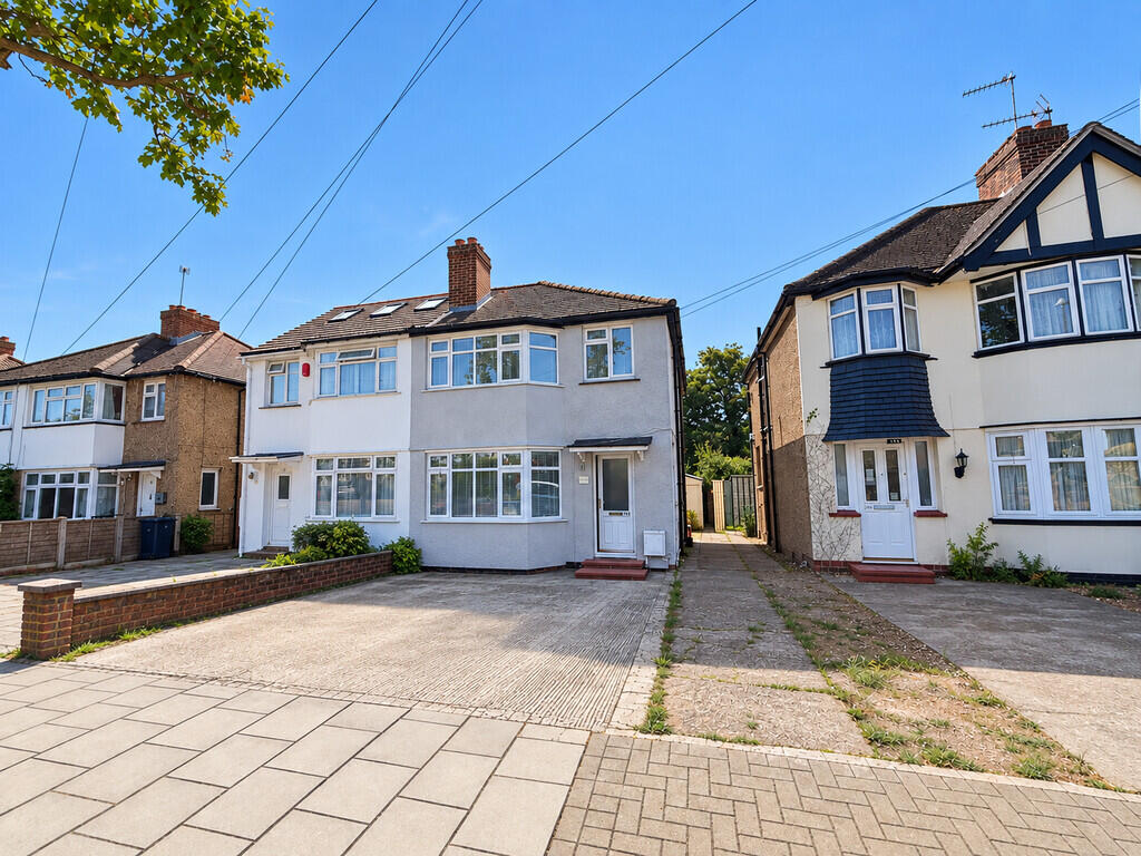 3 bed End of Terrace for rent in Harrow. From PK Properties