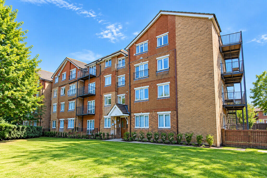 2 bed Apartment for rent in Harrow. From PK Properties