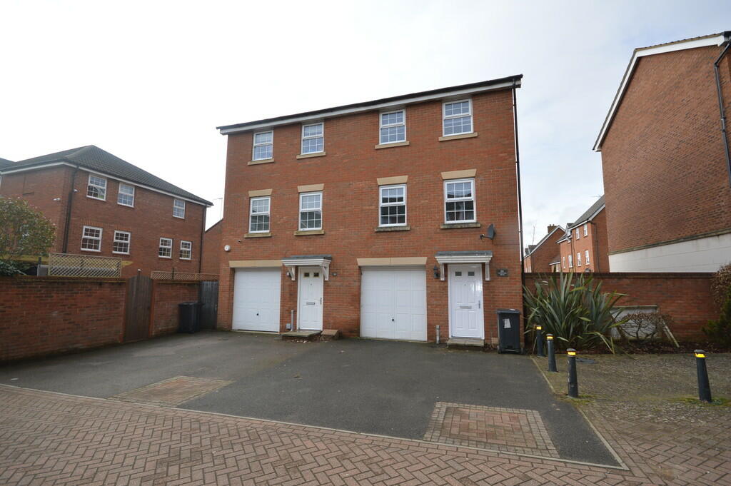 3 bed Town House for rent in Stevenage. From Hamilton Estates