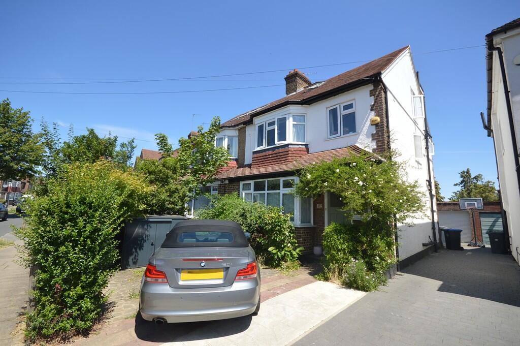 4 bed Semi Detached for rent in Wembley. From Hamilton Estates - Wembley 4 bed Semi Detached for rent in Wembley. From Hamilton Estates - Wembley