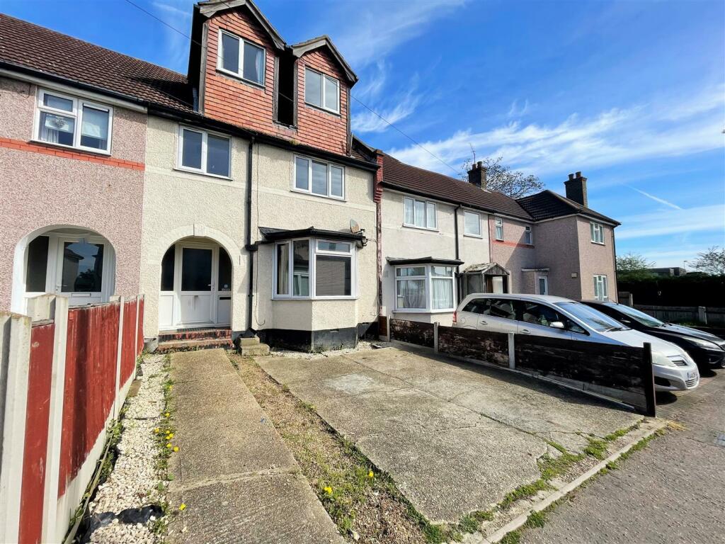 5 bed Mid Terraced House for rent in Southend-on-Sea. From Turner Estates