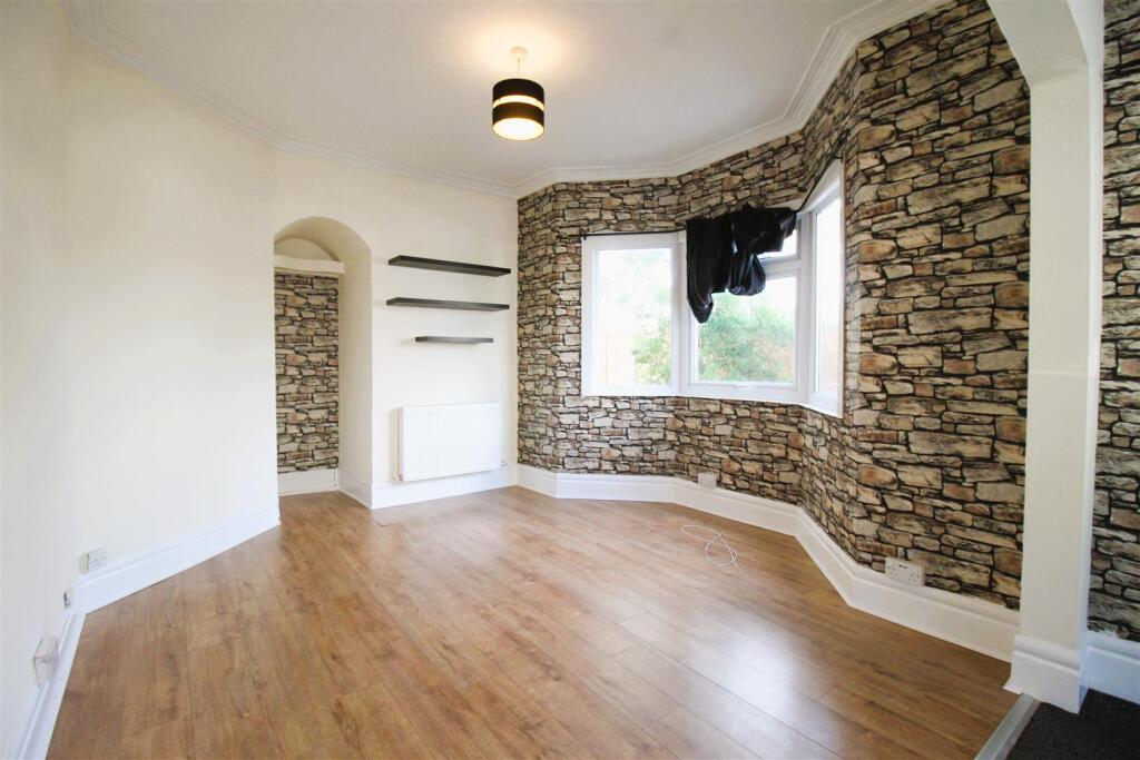 4 bed End of Terrace for rent in Southend-on-Sea. From Turner Sales & Lettings - Leigh-on-Sea