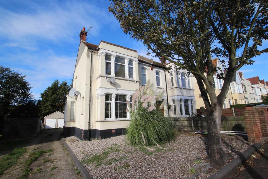 2 bed House (unspecified) for rent in Southend-on-Sea. From Turner Sales & Lettings - Leigh-on-Sea