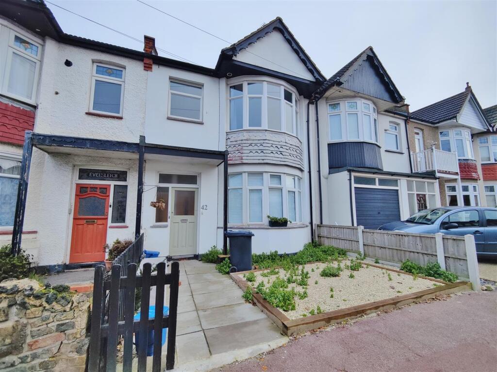 1 bed 1st Floor Flat for rent in Southend-on-Sea. From Turner Sales & Lettings - Leigh-on-Sea