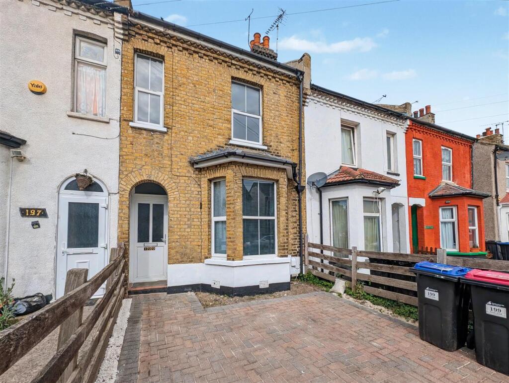 3 bed Detached for rent in Southend-on-Sea. From Turner Sales & Lettings - Leigh-on-Sea 3 bed Detached for rent in Southend-on-Sea. From Turner Sales & Lettings - Leigh-on-Sea