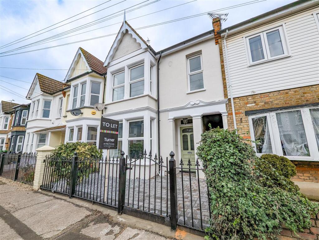4 bed Semi Detached for rent in Southend-on-Sea. From Turner Sales & Lettings - Leigh-on-Sea