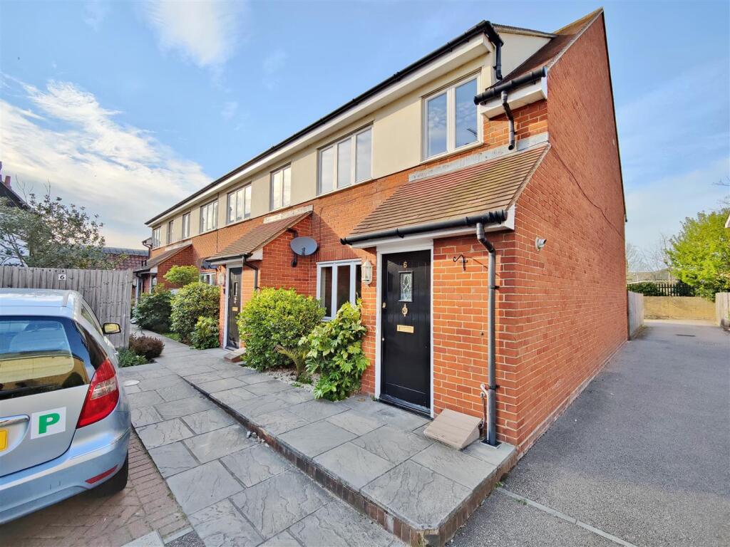 3 bed Detached for rent in Rochford. From Turner Sales & Lettings - Leigh-on-Sea