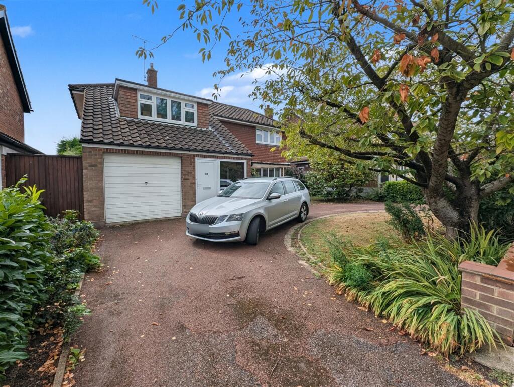 4 bed Detached for rent in Hadleigh. From Turner Sales & Lettings - Leigh-on-Sea