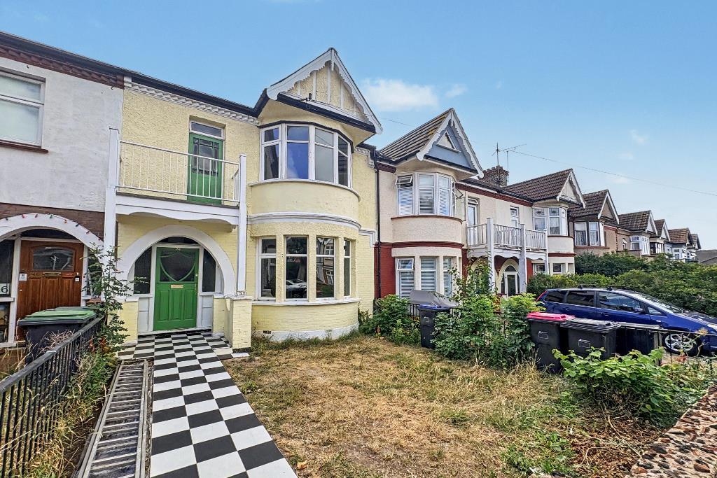 4 bed Mid Terraced House for rent in Southend-on-Sea. From Turner Sales & Lettings - Leigh-on-Sea 4 bed Mid Terraced House for rent in Southend-on-Sea. From Turner Sales & Lettings - Leigh-on-Sea