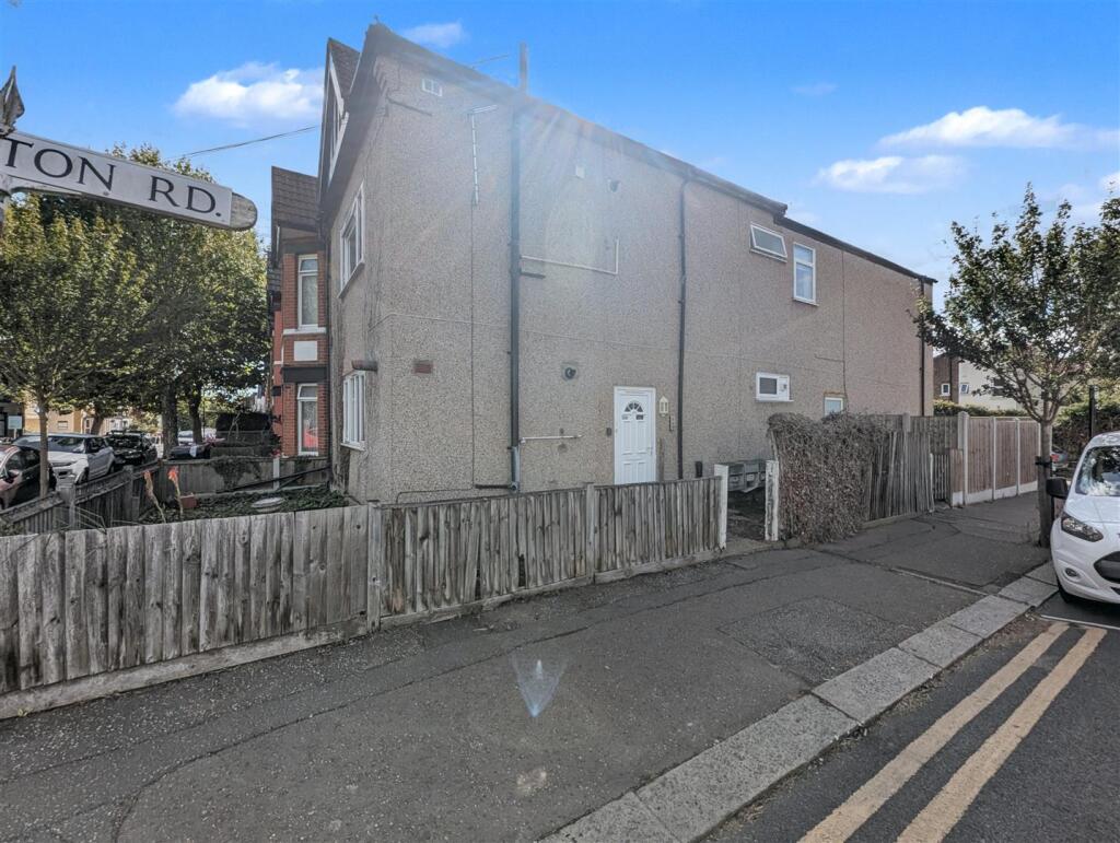 1 bed 1st Floor Flat for rent in Southend-on-Sea. From Turner Sales & Lettings - Leigh-on-Sea