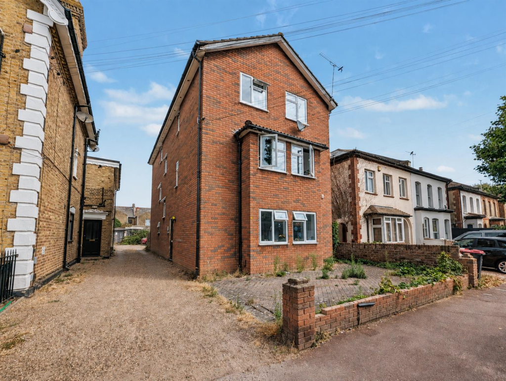 2 bed 1st Floor Flat for rent in Southend-on-Sea. From Turner Sales & Lettings - Leigh-on-Sea 2 bed 1st Floor Flat for rent in Southend-on-Sea. From Turner Sales & Lettings - Leigh-on-Sea