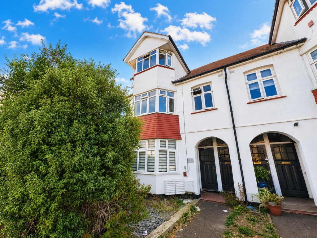 2 bed 1st Floor Flat for rent in Southend-on-Sea. From Turner Sales & Lettings - Leigh-on-Sea