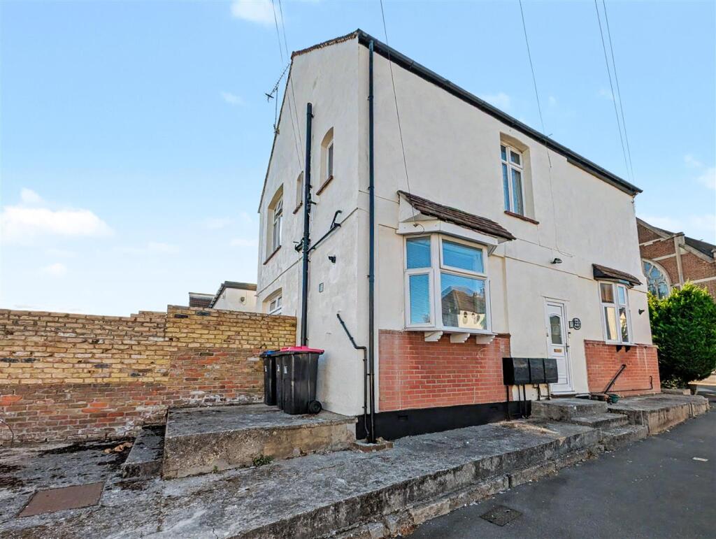 1 bed House (unspecified) for rent in Southend-on-Sea. From Turner Sales & Lettings - Leigh-on-Sea