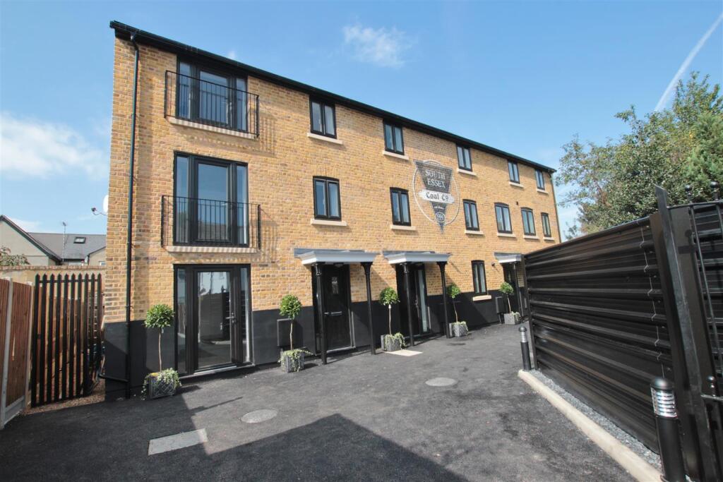 1 bed Annexe for rent in Southend-on-Sea. From Turner Sales & Lettings - Leigh-on-Sea