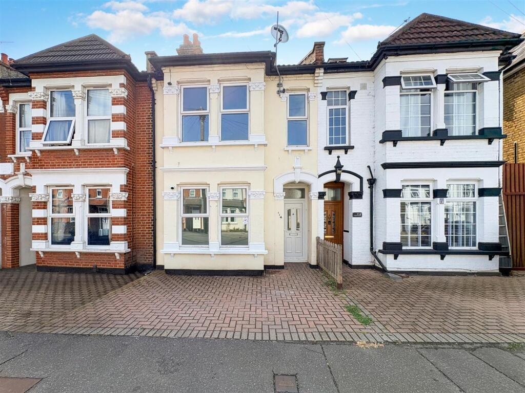 3 bed Mid Terraced House for rent in Southend-on-Sea. From Turner Sales & Lettings - Leigh-on-Sea
