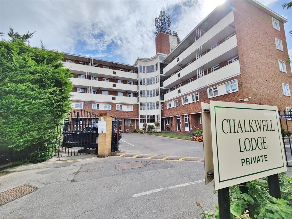 2 bed 1st Floor Flat for rent in Southend-on-Sea. From Turner Sales & Lettings - Leigh-on-Sea