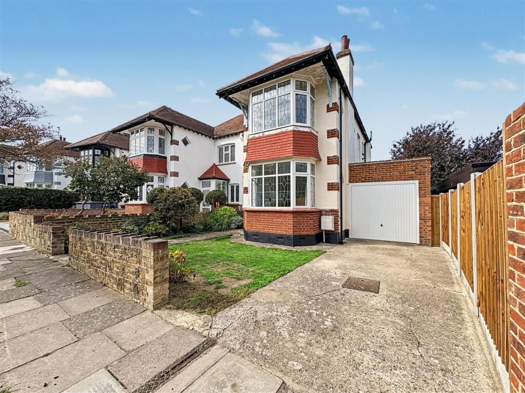 3 bed Semi Detached for rent in Hadleigh. From Turner Sales & Lettings - Leigh-on-Sea 3 bed Semi Detached for rent in Hadleigh. From Turner Sales & Lettings - Leigh-on-Sea