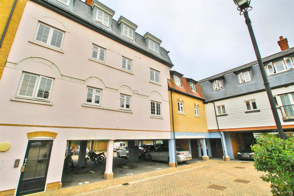 1 bed 1st Floor Flat for rent in Rochford. From Turner Sales & Lettings - Leigh-on-Sea