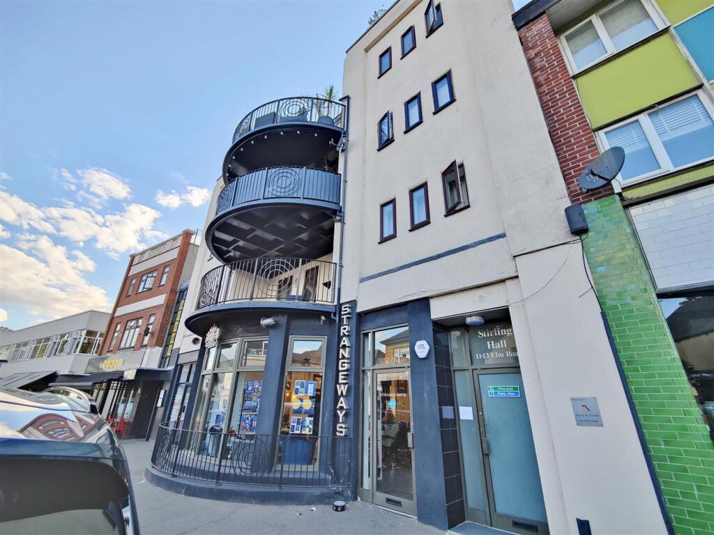 2 bed Apartment for rent in Hadleigh. From Turner Sales & Lettings - Leigh-on-Sea