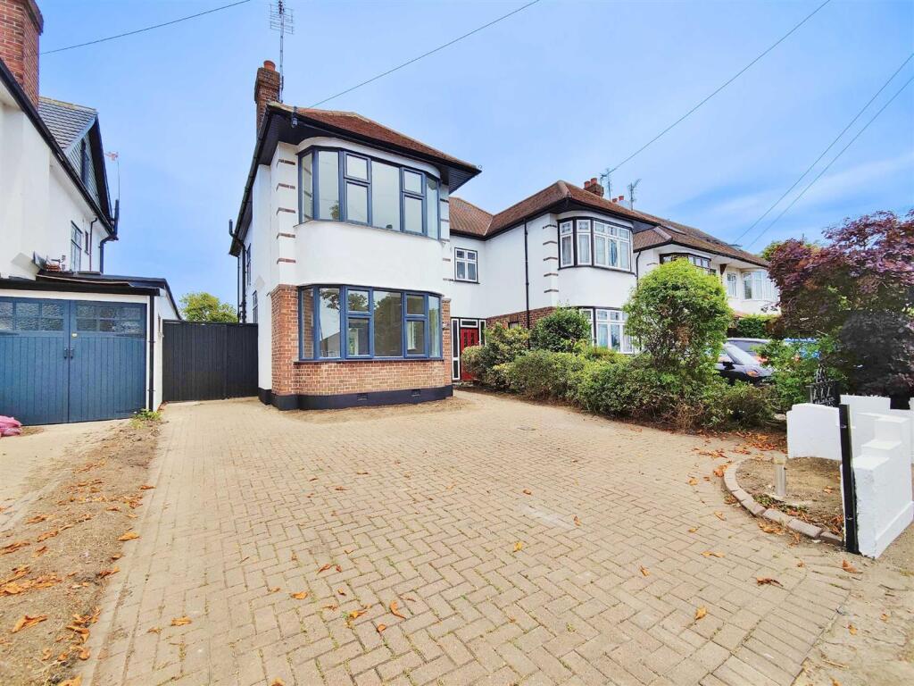 3 bed Semi Detached for rent in Southend-on-Sea. From Turner Sales & Lettings - Leigh-on-Sea