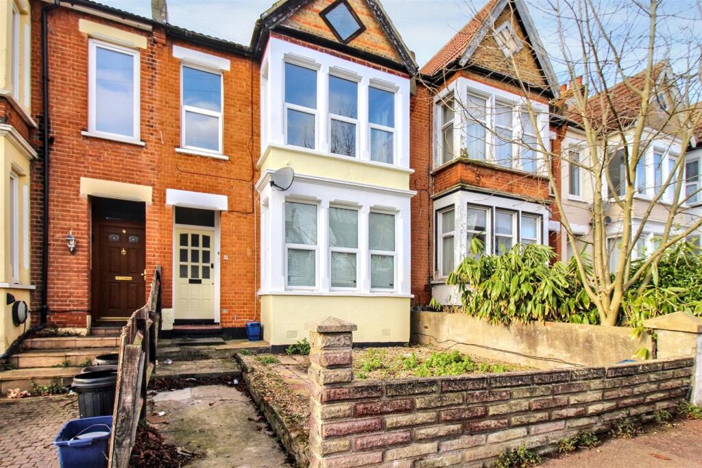 2 bed 1st Floor Flat for rent in Southend-on-Sea. From Turner Sales & Lettings - Leigh-on-Sea