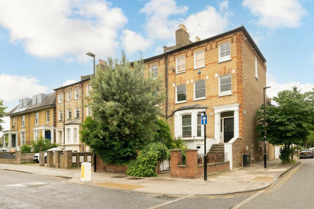 2 bed Flat for rent in London. From Christopher Charles