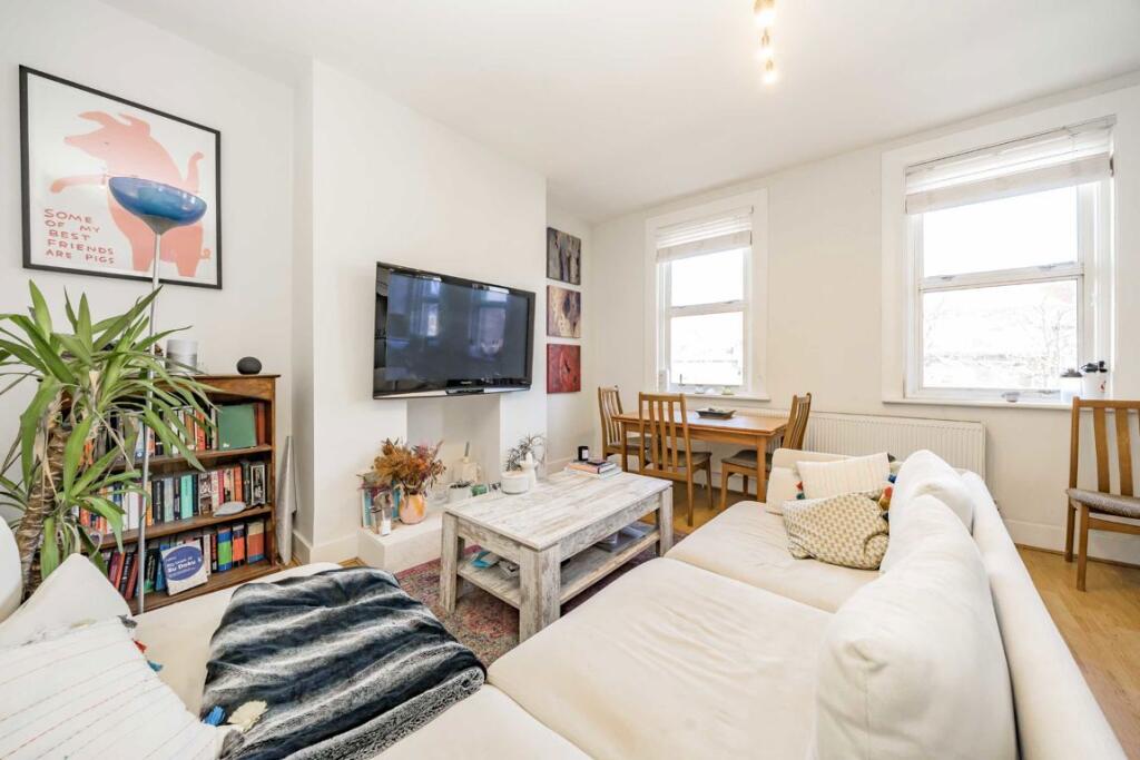 3 bed 1st Floor Flat for rent in London. From Christopher Charles