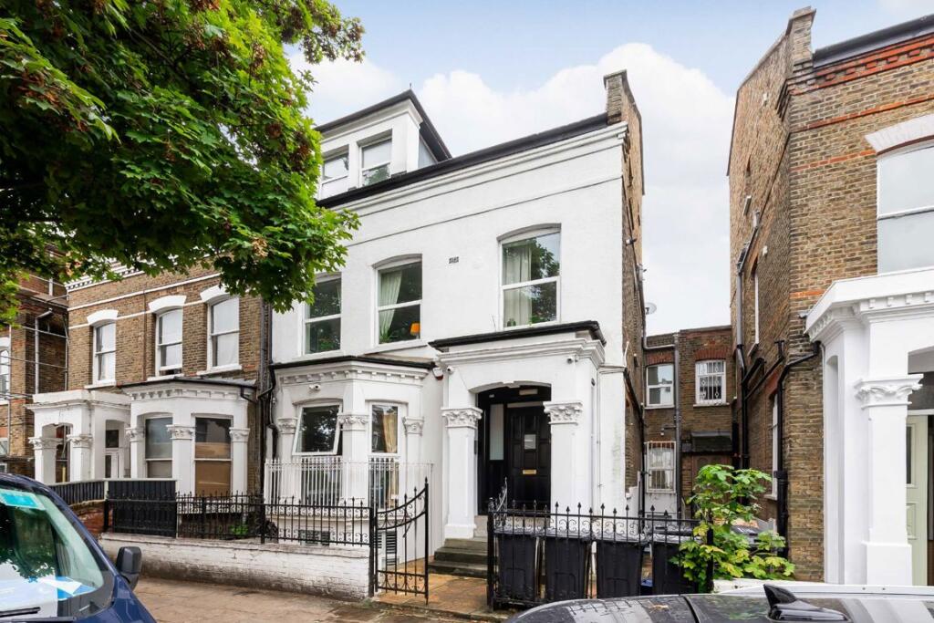 2 bed 1st Floor Flat for rent in London. From Christopher Charles