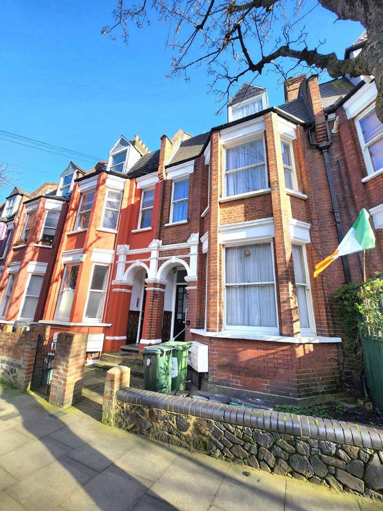 1 bed 1st Floor Flat for rent in London. From Christopher Charles