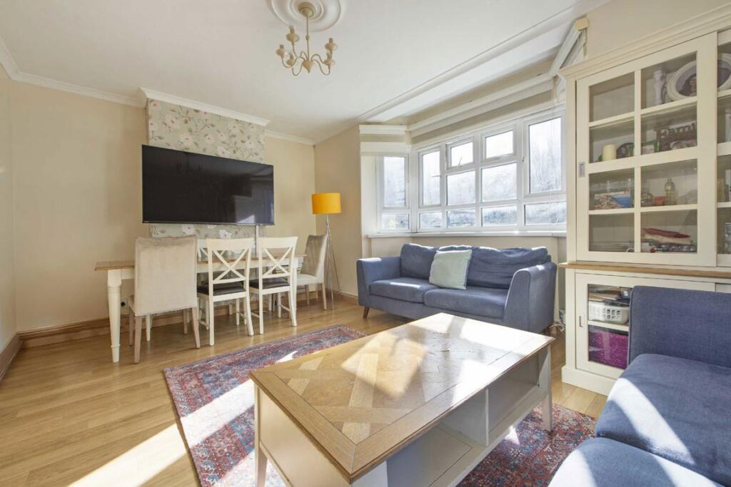 3 bed 1st Floor Flat for rent in London. From Christopher Charles