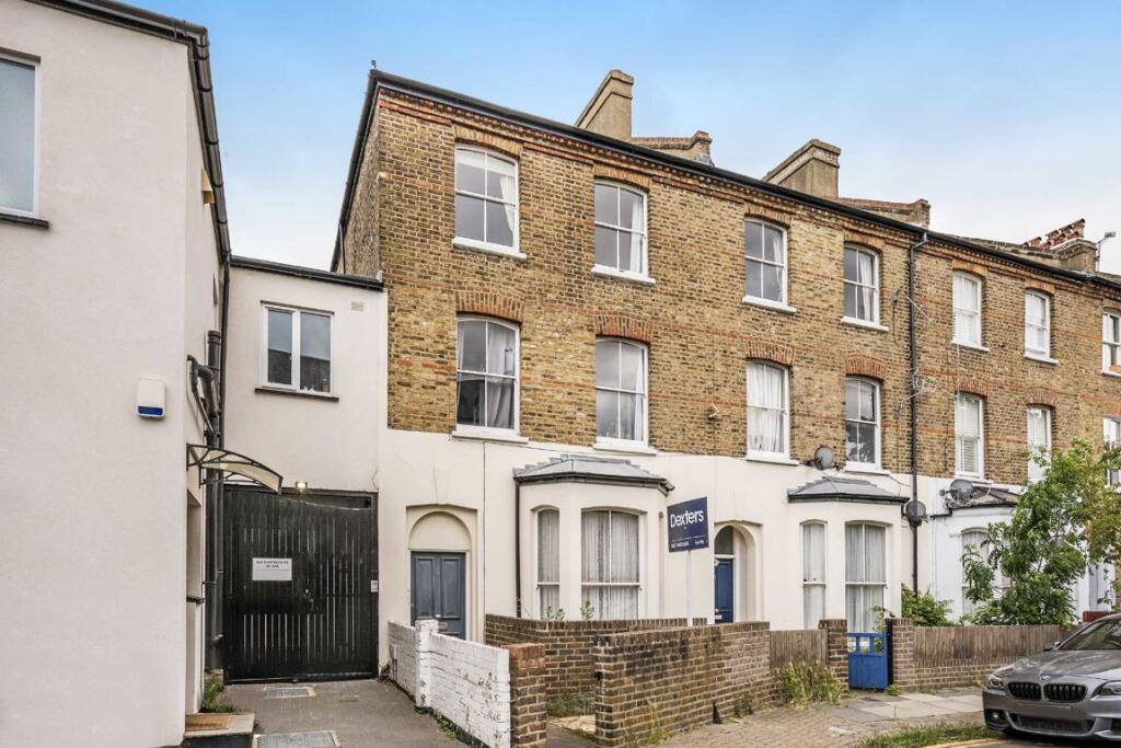 3 bed 1st Floor Flat for rent in London. From Christopher Charles
